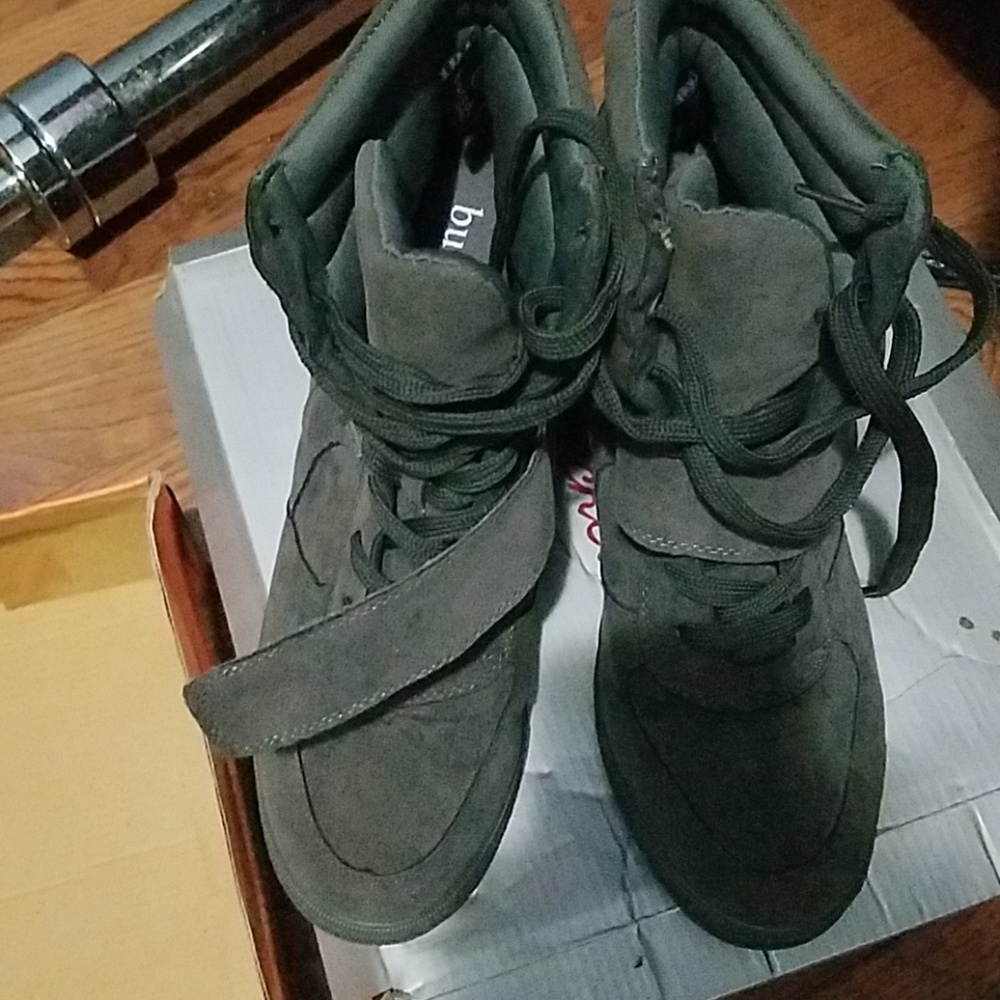 Pair Wedges cleaning out my closet - Picture 5 of 5